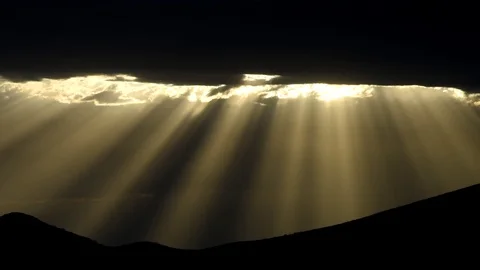 Dramatic rays of sun burning through desert mountain thunderstorm, time lapse 1. Stock-Footage 89816191