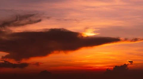 Dramatic red and orange sunset sky and clouds abstract background. Red-orange Stock-Fotos