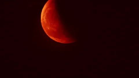 Dramatic Red Blood Moon Eclipse Against Dark Night Sky Stockbeeldmateriaal 335449275