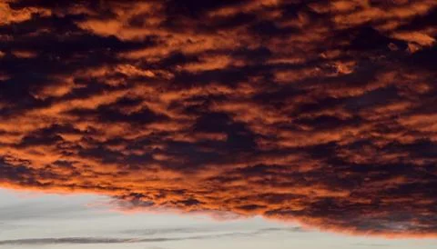 Dramatic Red clouds for pattern background. A burning sky in a horror movie.  Foto stock