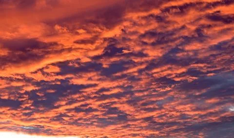 Dramatic Red clouds for pattern background. A burning sky in a horror movie.  Stockfoto's