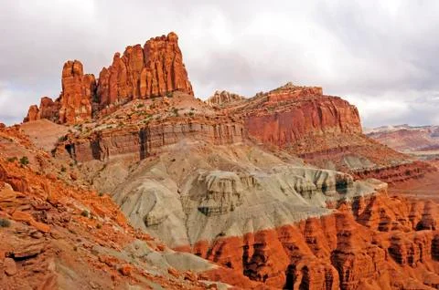 Dramatic red rock spires in the desert Stockfoto's