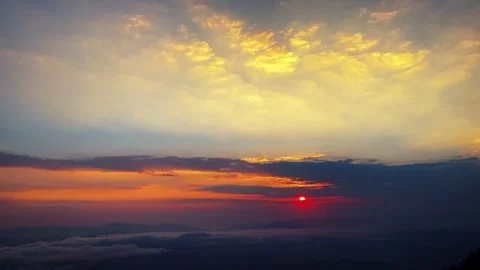 Dramatic Red Sunrise over Ailao Mountains Yunnan Timelapse Vídeos de archivo 332183432