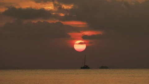 Dramatic red sunset over Lipa Noi beach. Koh Samui, Thailand. Stock Footage 329677514