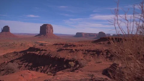 Dramatic reveal in Monument Valley Stock Footage 83250318