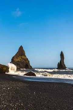 The dramatic Reynisfjara Beach features black volcanic sands and towering b.. Fotos de archivo