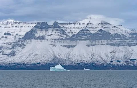 Dramatic Ridge on an ocean inlet Stockfoto's