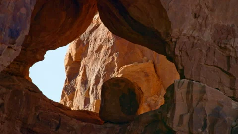 Dramatic rock formation in Arches National Park 스톡 동영상 258952832