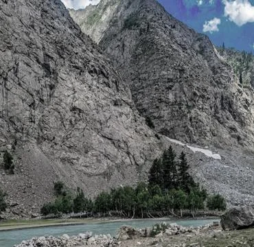 Dramatic rocky mountain cliffs with a river Foto stock