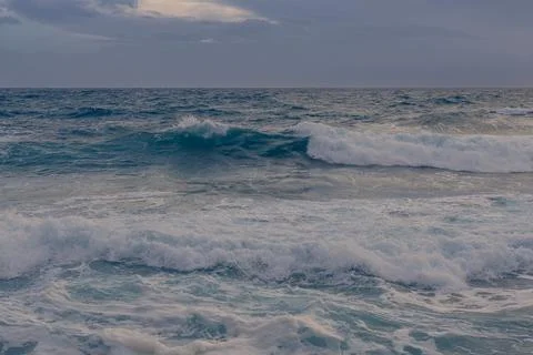 Dramatic Rough Waves in Paphos, Cyprus Stock-Fotos