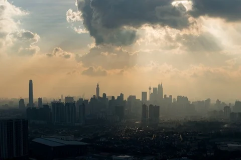 Dramatic running cloud of cityscape Stock Footage 122687305
