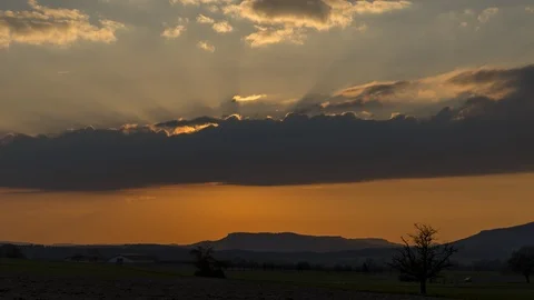 Dramatic rural sunset time lapse Видео 126929962