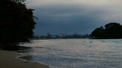 Dramatic sea sunrise. A burning sky and shining golden waves. Vídeos de archivo 239896239