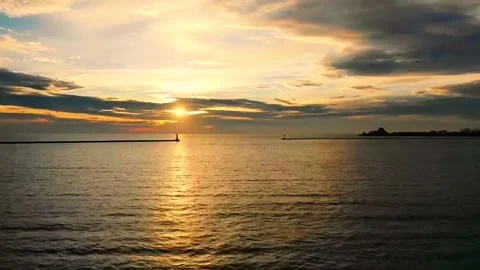 Dramatic Seascape Sunset with Golden Light Reflected on Ocean Water Vídeo Stock 319894623