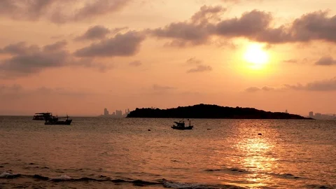 Dramatic seascape sunset orange sky twilight view with silhouette fishing Stock-Footage 92567914