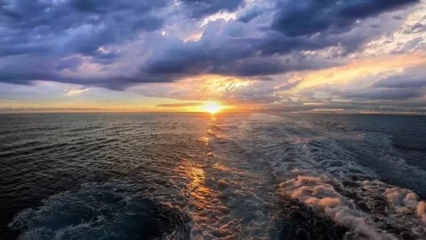 Dramatic Ship Wake Trail at Sunset with Golden Reflection on Open Ocean 스톡 동영상 320034984