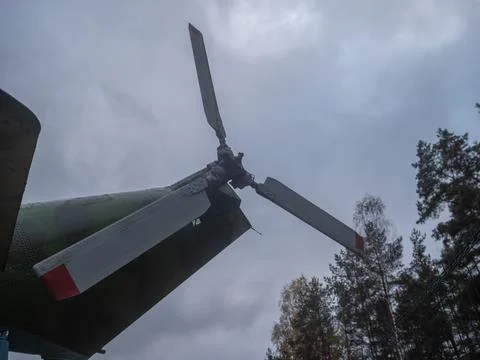 Dramatic sky backdrop highlighting aerodynamic lines and engineering precision Foto stock