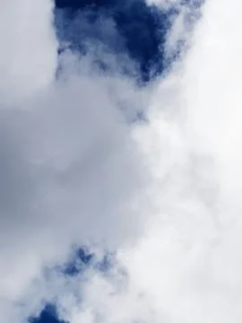 Dramatic sky. Beautiful clouds on a background of dark blue sky. Foto stock