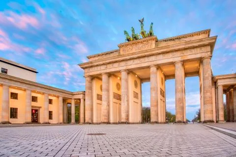 Dramatic sky with Brandenburg gate in Berlin city, Germany Fotos de archivo
