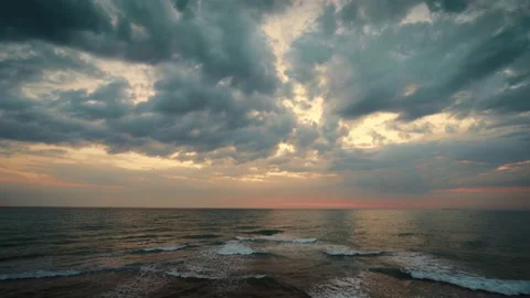 Dramatic sky cloudscape in evening above sea surface till horizon, ocean waves Stock Footage 148269108