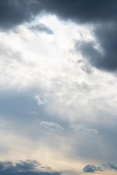 Dramatic sky with dark storm clouds Stock-Fotos