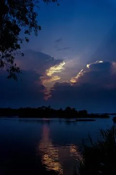 Dramatic sky during the sunset with particularly shaped clouds, in Don Det,.. Foto stock