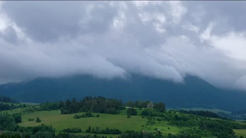 Dramatic sky with heavy clouds Timelapse 4K video over the Liptov region  Vidéo 133289456
