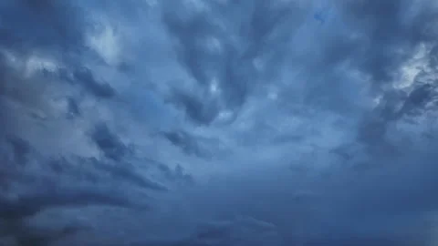 Dramatic Sky with Moving Clouds Timelapse 4K Vidéo 312251799