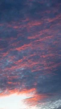 Dramatic Sky With Pink and Blue Clouds Foto stock