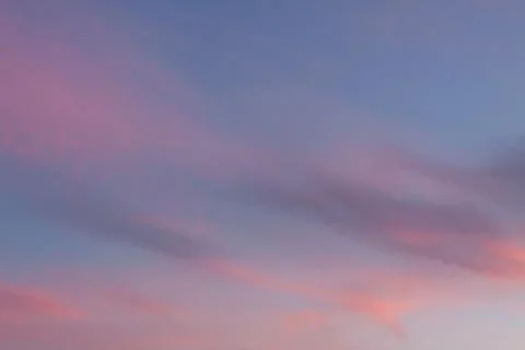 Dramatic sky with pink clouds at sunset Foto stock