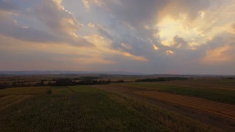 Dramatic Sky Sunset Drone Aerial View Empty Field Surround Rotation Motion Vídeo Stock 128302223