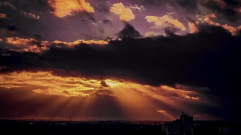 Dramatic sky at sunset with red, yellow and orange colors. Stockbeeldmateriaal 125129681