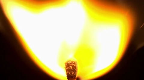Dramatic slow motion macro shot of a match igniting on fire. Видео 34657045