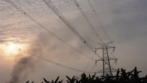 Dramatic smoky sunset 库存影片 341768159