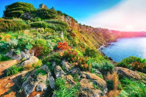 Dramatic spring sunset on the the cape Milazzo panorama of nature reserve Pis Foto stock