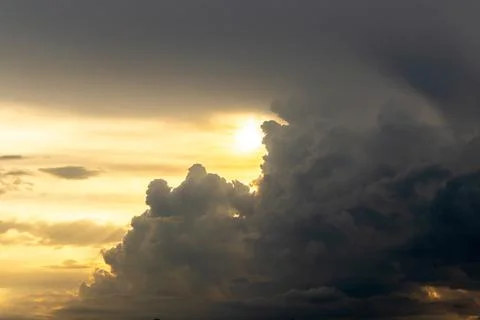 Dramatic Storm Clouds And Coastal Weather Landscape 库存照片