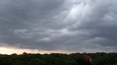Dramatic storm clouds and heavy rain time lapse. Vídeos de archivo 337072707