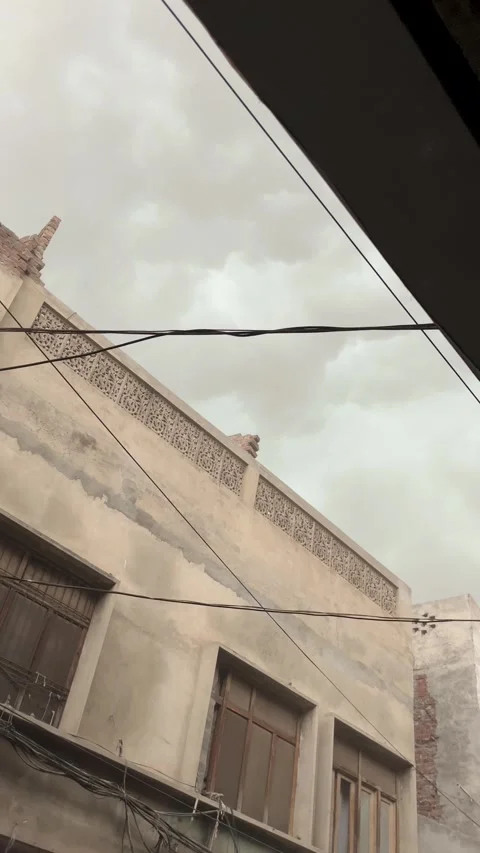 Dramatic Storm Clouds Over Old Urban Building Видео 332370526