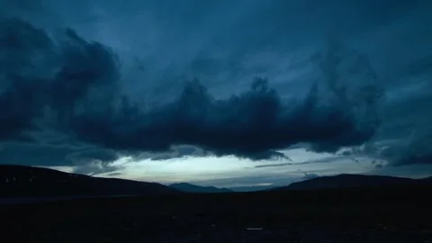 Dramatic Storm Clouds over Tibetan Mountain Horizon Timelapse 動画素材 333499075