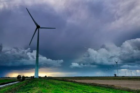 Dramatic storm over wind turbines in summer Foto stock