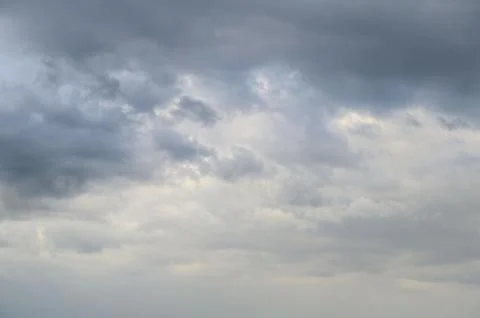 Dramatic stormy clouds gathering over sky cloudscape Stockfoto's