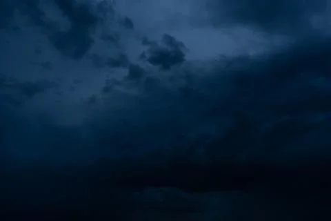 Dramatic stormy dark cloudy sky, natural photo background Foto stock