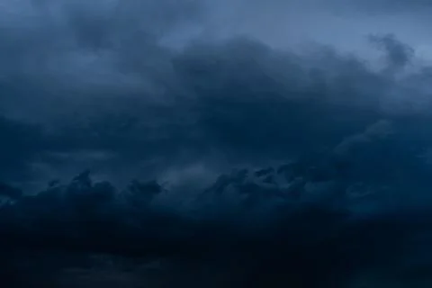 Dramatic stormy dark cloudy sky, natural photo background Foto stock