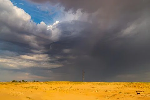 Dramatic stormy sky in desert before thunderstorm Fotos Stock