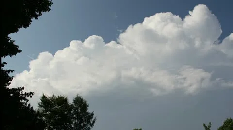 Dramatic Summer Clouds Vidéo 12377524