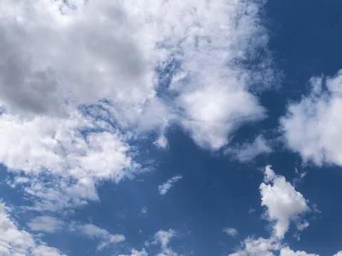 Dramatic Summer Sky with Gray and White Cumulus Clouds Stockfoto's