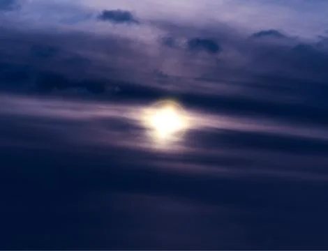 Dramatic sun during burning sunset background Foto stock