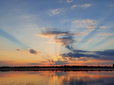 Dramatic sunrise over Dnieper river in Kaniv with crepuscular sun rays landscape Fotos Stock