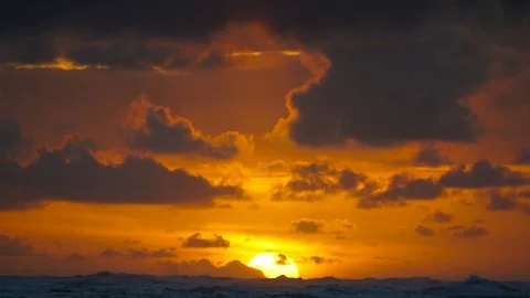 Dramatic sunrise over ocean waves. Clouds Video stock 85211857