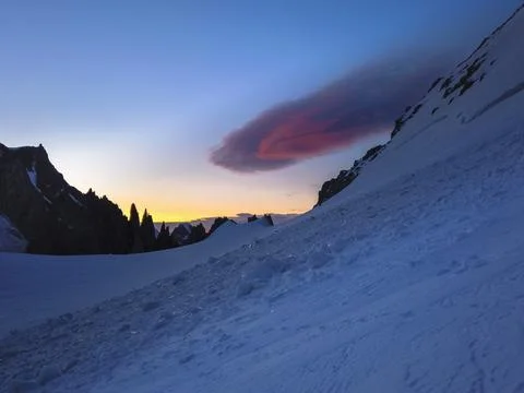 Dramatic sunrise sky beetween Mont-blanc du Tacul and Mont Maudit. Mont Bla.. Stock Photos